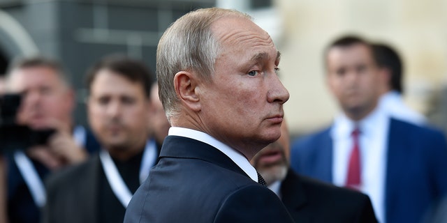 El presidente ruso Vladimir Putin asiste a una reunión del Consejo Económico Supremo de Eurasia en Ereván, Armenia.