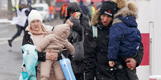 People cross the Ukrainian border to Siret, Romania, Wednesday, March 2, 2022, as they evacuate Ukraine amid Russia´s invasion.