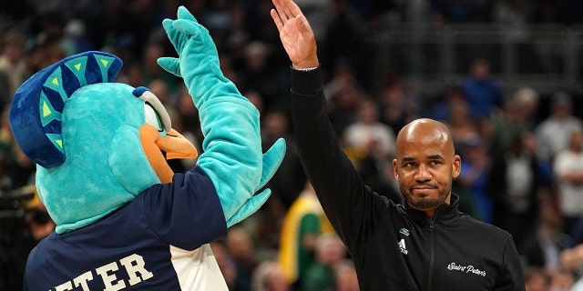 Saint Peter's Peacocks head coach Shaheen Holloway reacts after defeating the Kentucky Wildcats during the first round of the 2022 NCAA Tournament at Gainbridge Fieldhouse, on Mar. 17, 2022 in Indianapolis, Indiana.