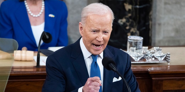 Presiden Joe Biden menyampaikan pidato kenegaraan pertamanya pada sesi bersama Kongres di Capitol, Selasa, 1 Maret 2022, di Washington.  (Jim Lo Scalzo/Pool via AP)