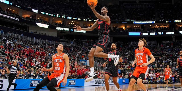 Houston's Taze Moore (4) goes in for a layup during the first half of a college basketball game as Illinois' RJ Melendez (15) and Coleman Hawkins (33) watch in the second round of the NCAA tournament in Pittsburgh, Sunday, March 20, 2022.