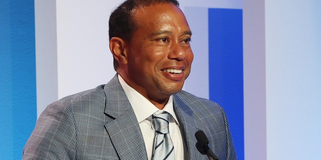 El miembro Tiger Woods habla durante la Inducción al Salón de la Fama del Golf Mundial 2022 en el PGA Tour Global Home el 9 de marzo de 2022 en Ponte Vedra Beach, Florida.