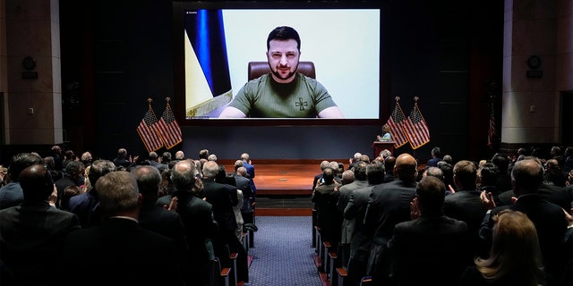 Ο Πρόεδρος της Ουκρανίας Volodymyr Zelenskyy εκφωνεί μια εικονική ομιλία στο Κογκρέσο μέσω βίντεο στο Καπιτώλιο στην Ουάσιγκτον, Τετάρτη 16 Μαρτίου 2022. 