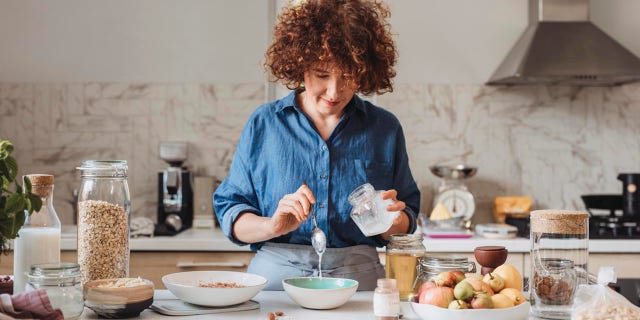 Minyak kelapa mungkin tidak sesuai dengan hype, jadi pikirkan baik-baik sebelum menggunakannya di dapur. 