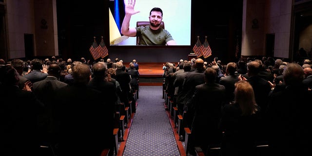 Ο Πρόεδρος της Ουκρανίας Volodymyr Zelensky εκφωνεί εικονική ομιλία στο Κογκρέσο των ΗΠΑ.