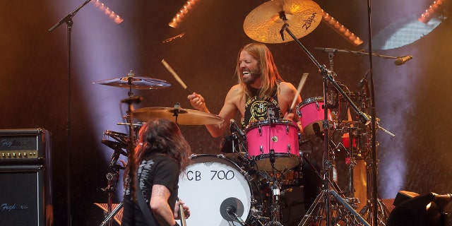 TEMPE, ARIZONA - FEBRUARY 26: Dave Grohl and Taylor Hawkins of Foo Fighters perform at The Innings Festival 2022 at Tempe Beach Park on February 26, 2022 in Tempe, Arizona. (Photo by John Medina/Getty Images)
