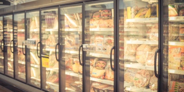 Many of us head first to the frozen foods aisle when grocery shopping. Could this common practice be sabotaging our health? Like most things on the nutrition front, it depends.