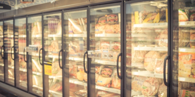 Many of us head first to the frozen foods aisle when grocery shopping. Could this common practice be sabotaging our health? Like most things on the nutrition front, it depends.