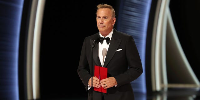 Kevin Costner's Oscar speech sparked a reaction from viewers on Sunday night.