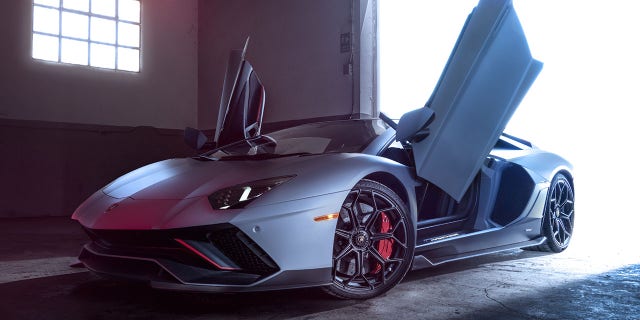 The Aventador Ultimae has a starting price of approximately $ 500,000.