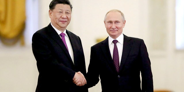 Russian President Vladimir Putin shakes hands with his Chinese counterpart Xi Jinping at the Kremlin in Moscow, Russia, June 5, 2019. 