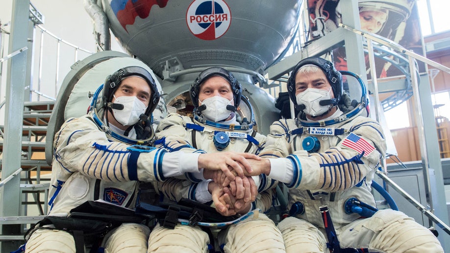 NASA Confirms U.S. Astronaut Will Return With Cosmonauts On Russian ...