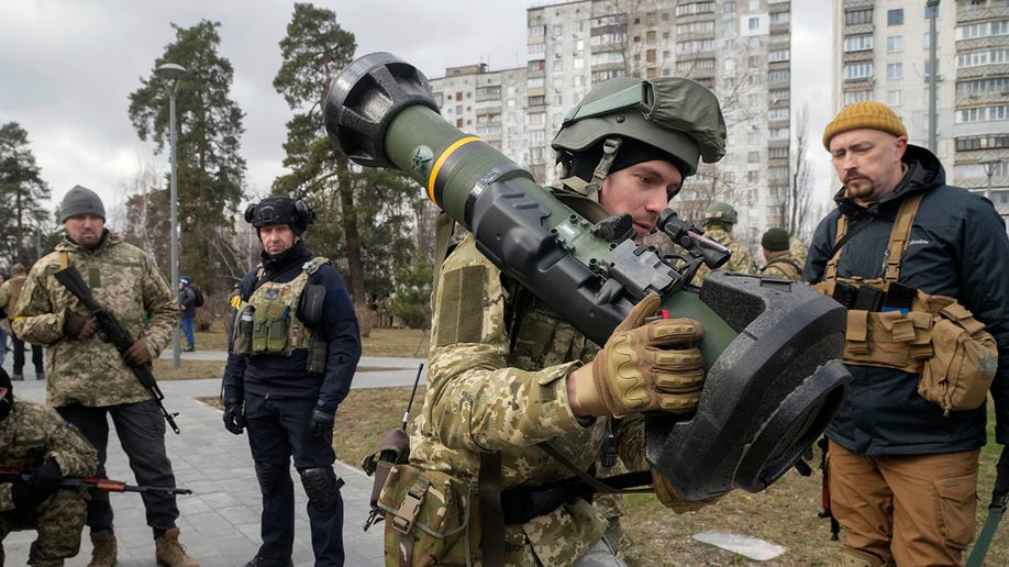 Ukrainian servicemen