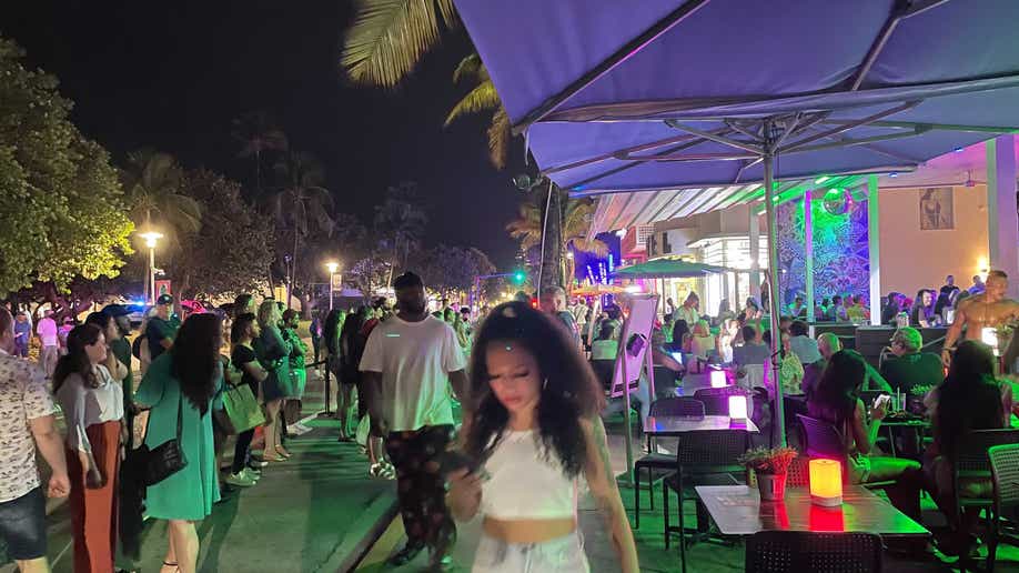 The first night of Miami Beach's spring break curfew saw smaller crowds, which thinned out early and were completely gone after the midnight shutdown.