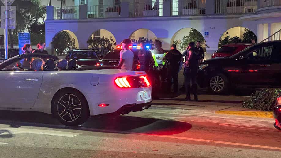 The first night of Miami Beach's spring break curfew saw smaller crowds, which thinned out early and were completely gone after the midnight shutdown.