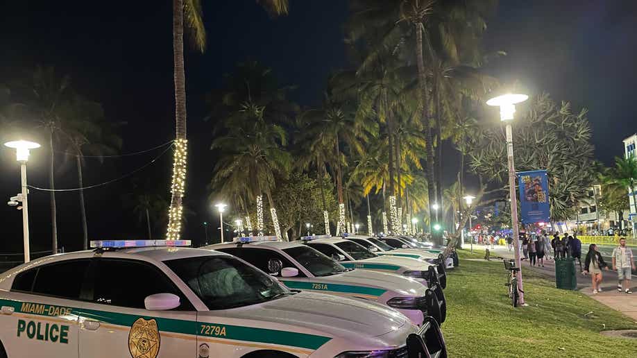 The first night of Miami Beach's spring break curfew saw smaller crowds, which thinned out early and were completely gone after the midnight shutdown.