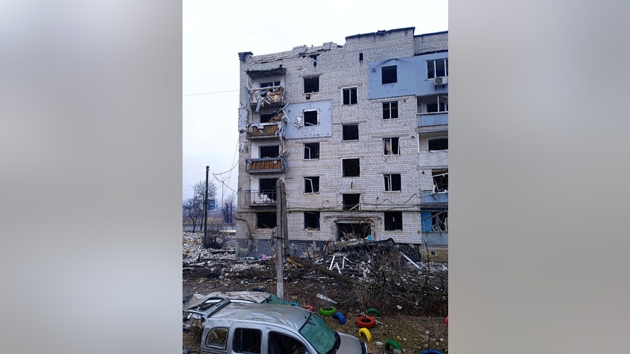 heavy damage to a building in ukraine russa 