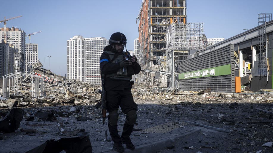 Russian bombing destroys shopping mall in Kyiv