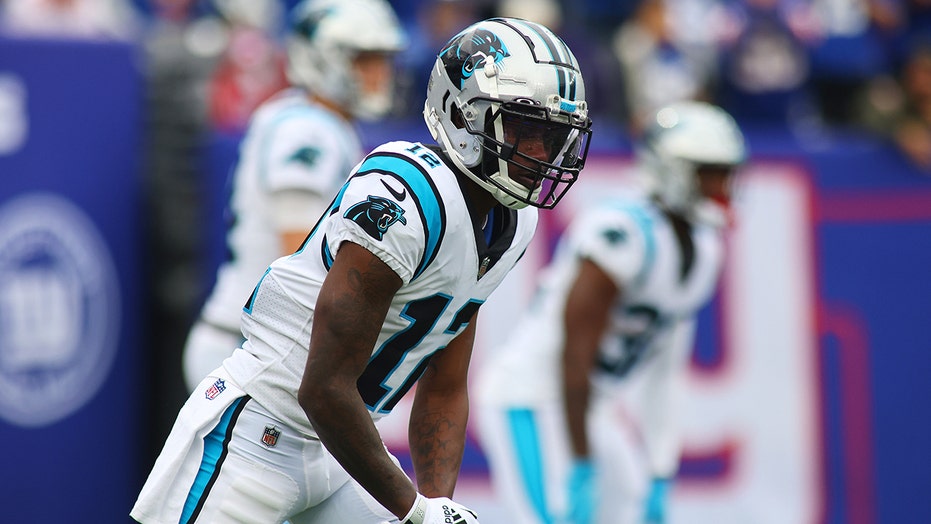 Panthers’ Shi Smith arrested for weapons possession