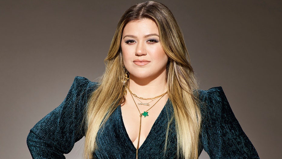 Kelly Clarkson explains name change, kept middle name for her ‘personal life’