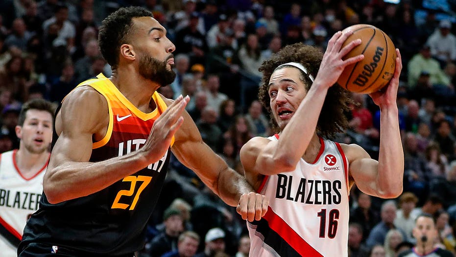 Jazz dominate Trail Blazers for eighth straight home victory