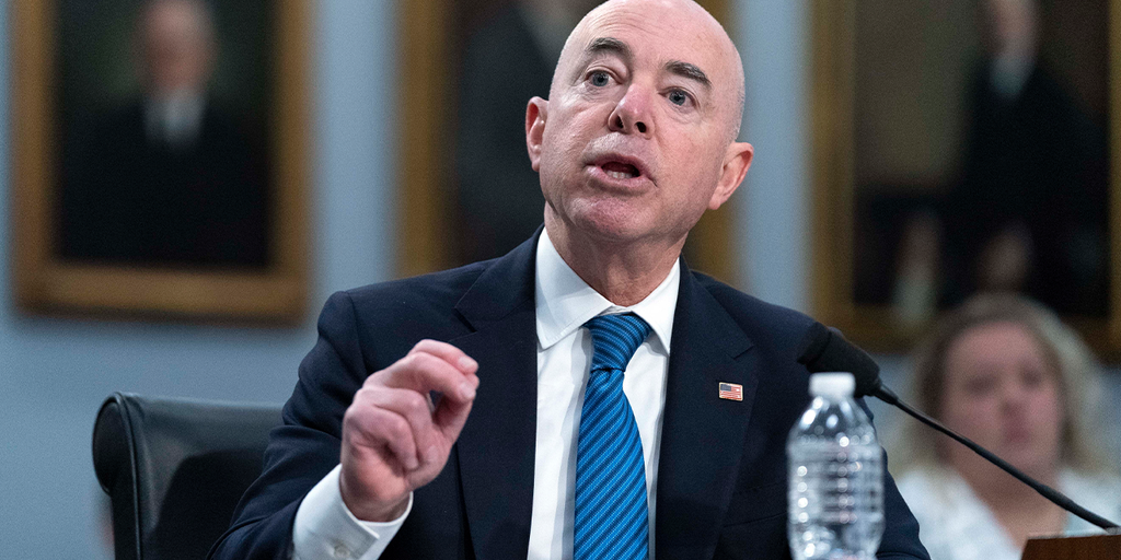 DHS tapped left-leaning firm for potential Mayorkas impeachment efforts over southern border crisis - Vimarsana News