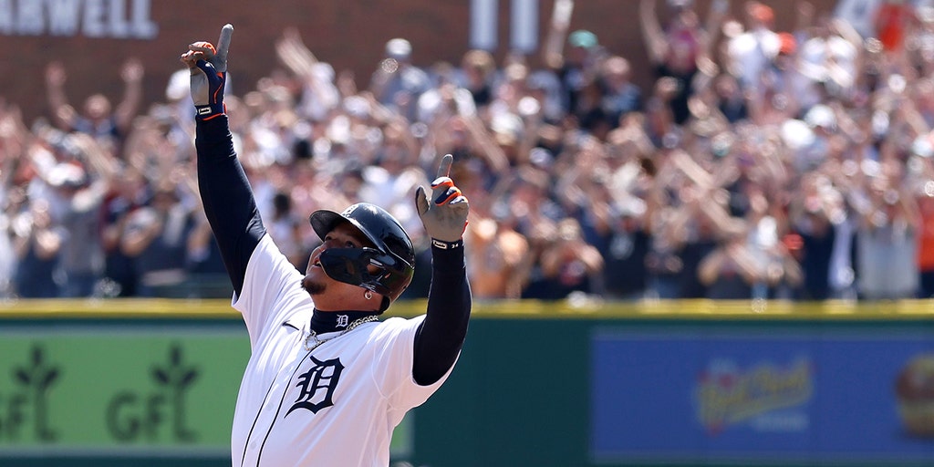 Miguel Cabrera, needing 1 hit for 3,000 milestone, intentionally