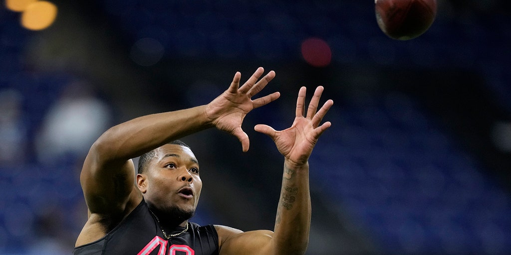 WATCH: 2022 No. 1 Pick Travon Walker Records First NFL Sack – NBC