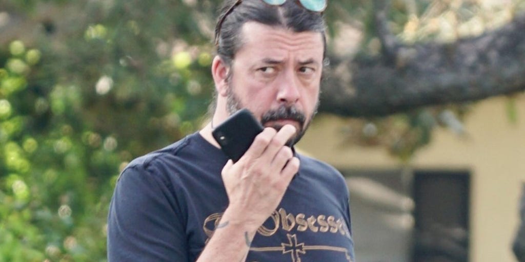 Foo Fighters' Dave Grohl seen in public following Taylor Hawkins' death - Vimarsana News