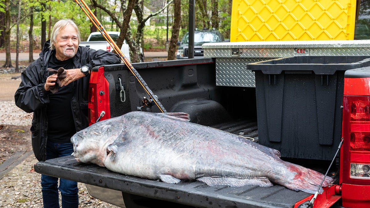 Eugene Cronley record breaking blue catfish