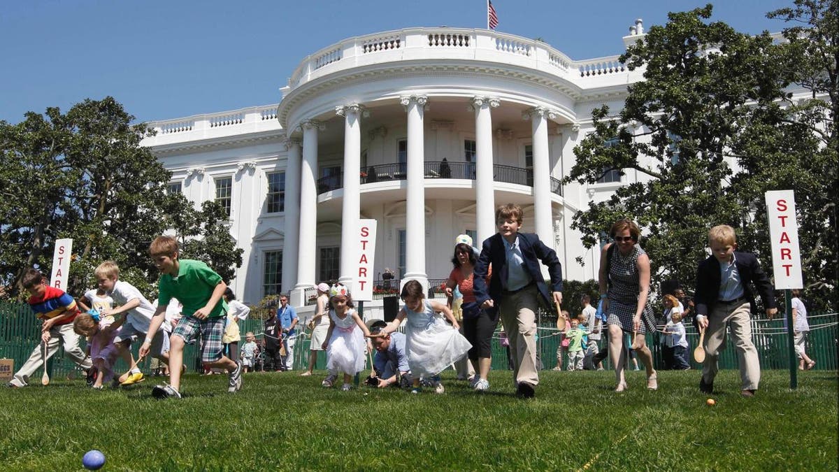 Children roll eggs on White House South Lawn