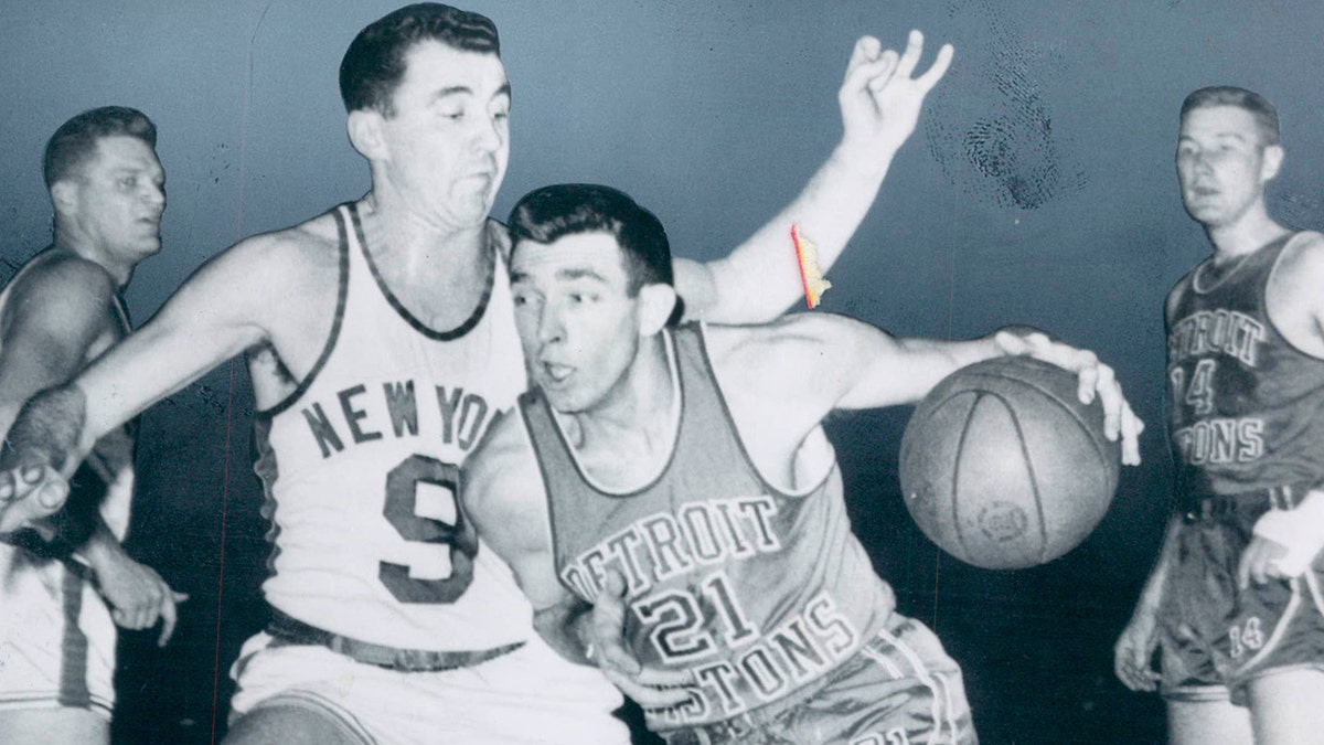 Detroit Pistons' Gene Shue (21) is defended by New York Knickerbockers' Richie Guerin during an NBA basketball game, Dec. 30, 1959 in Philadelphia. The NBA announced Shue's passing on Monday, April 4, 2022. He was 90.