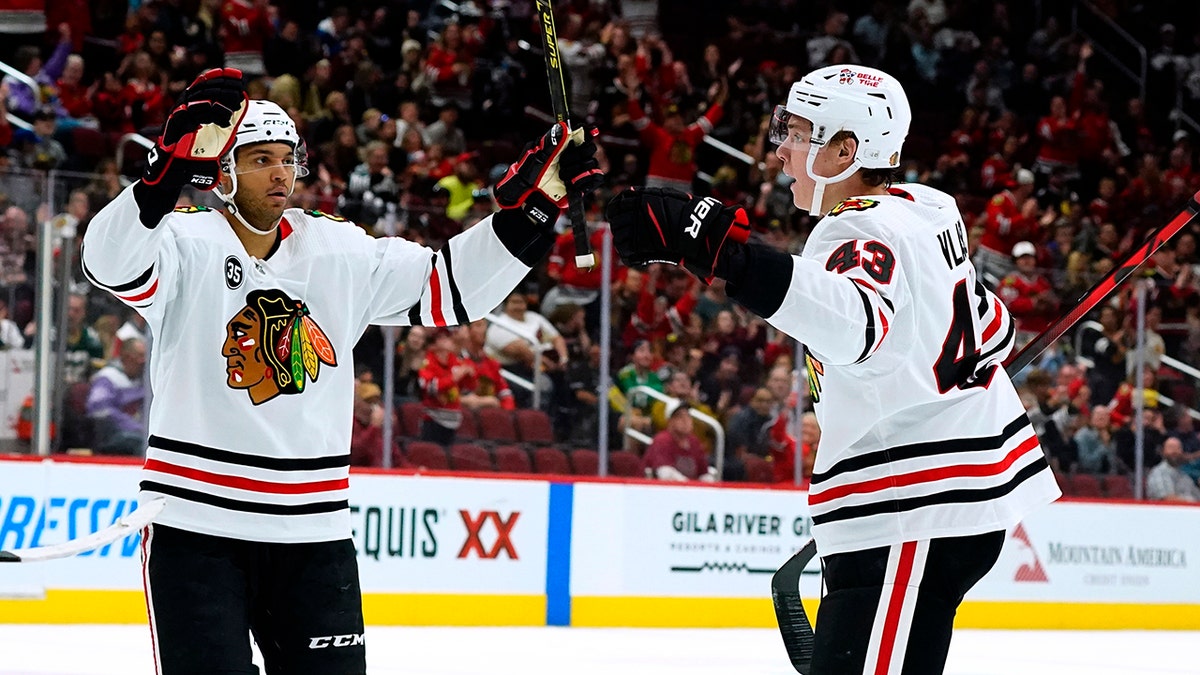 Blackhawks Coyotes NHL
