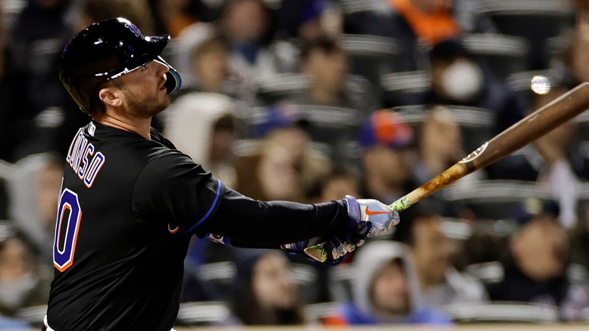 Johan Santana throws first no-hitter in Mets history - and already has a  no-no baseball card - Beckett News