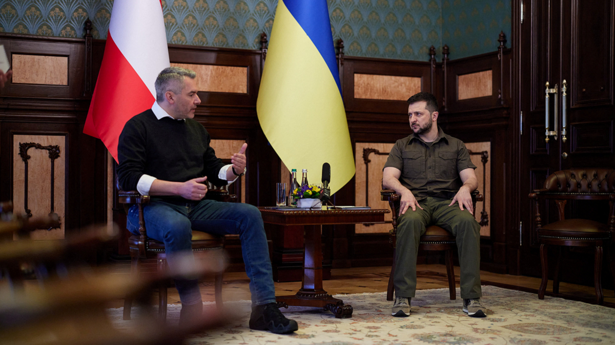 Ukrainian President Volodymyr Zelenskyy and Austrian Chancellor Karl Nehammer attend a meeting in Kyiv, Ukraine on Saturday.
