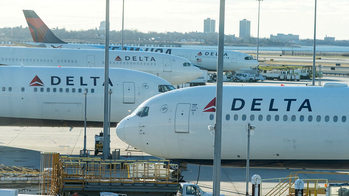 DELTA-PLANE-NEW-YORK