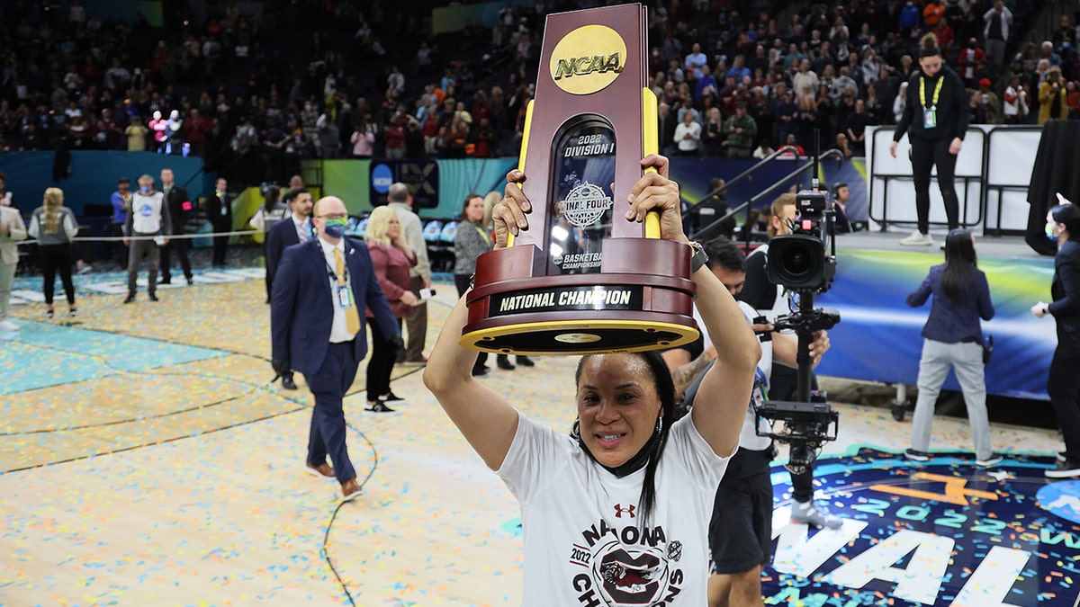 Former olympian Dawn Staley to coach women's olympic team, Lifestyles