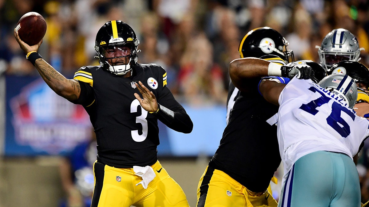 Dwayne Haskins makes a pass