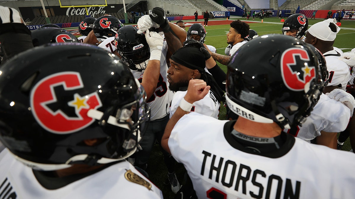 Houston Gamblers players huddle during warm ups before the game against the Michigan Panthers at Protective Stadium on April 17, 2022 in Birmingham, Alabama.