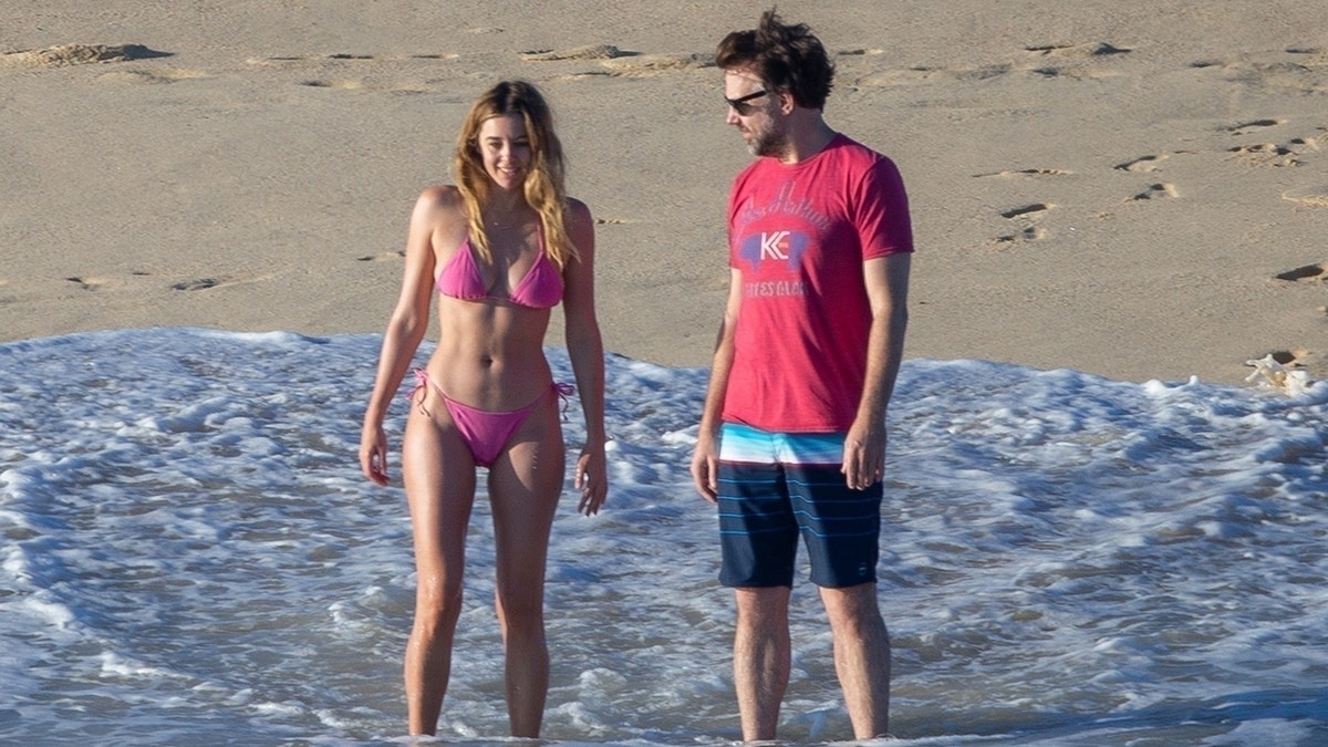 Jason Sudeikis  confirms his relationship with stunning model and actress, Keeley Hazell as the two enjoy a romantic getaway in Cabo.