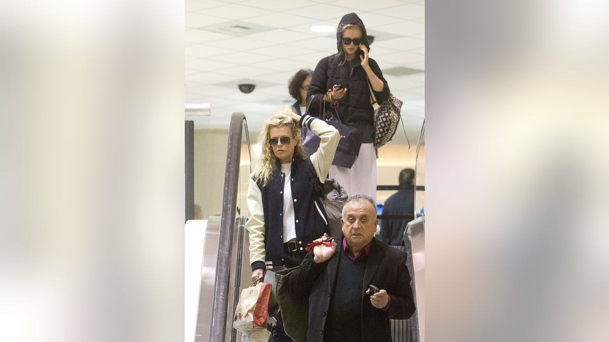 Ireland Baldwin and Kim Basinger at the airport