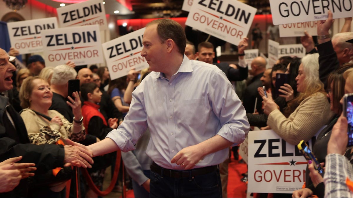 Lee Zeldin campaigns