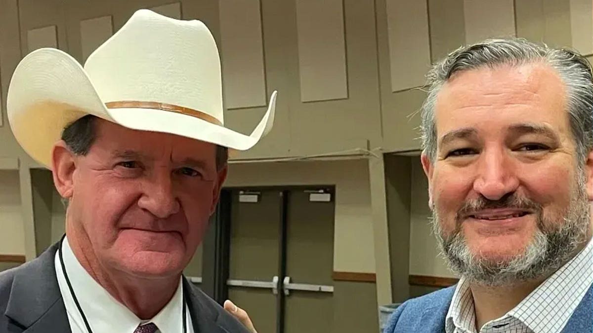 Sheriff Louderback with Sen. Ted Cruz/