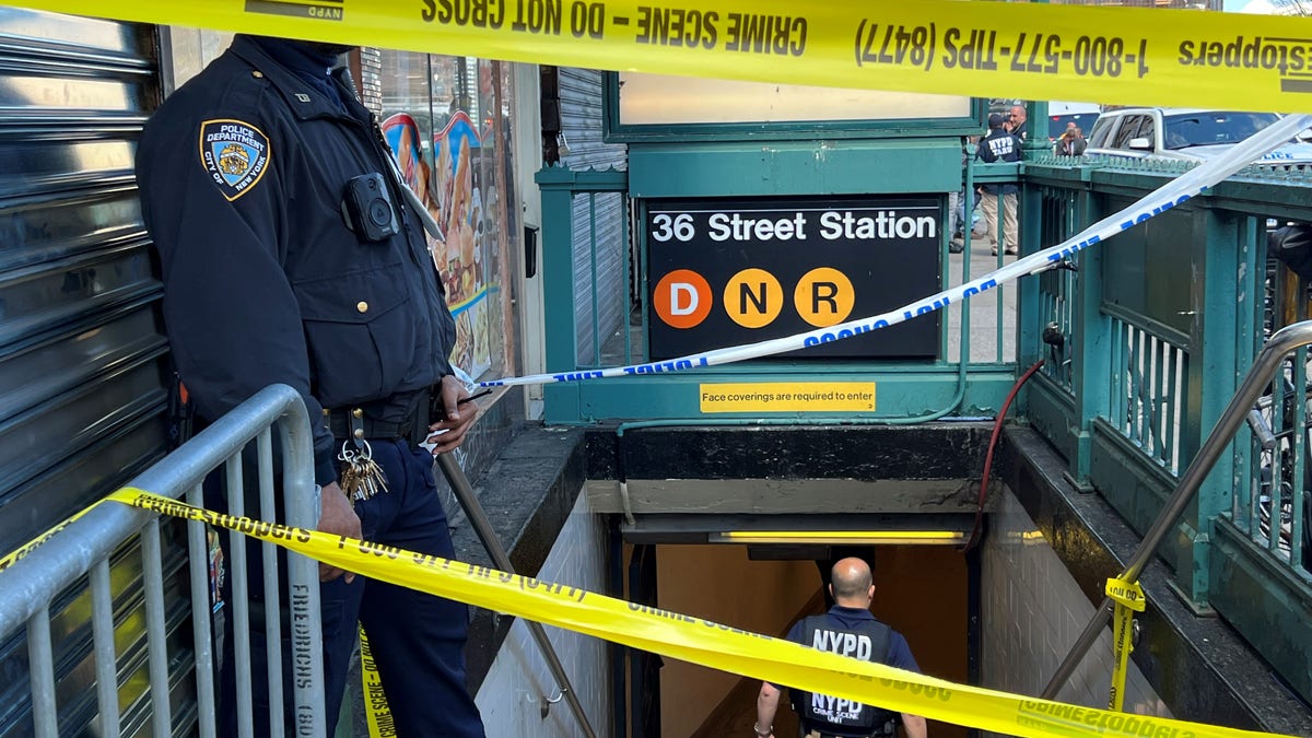 MTA Officer Subway