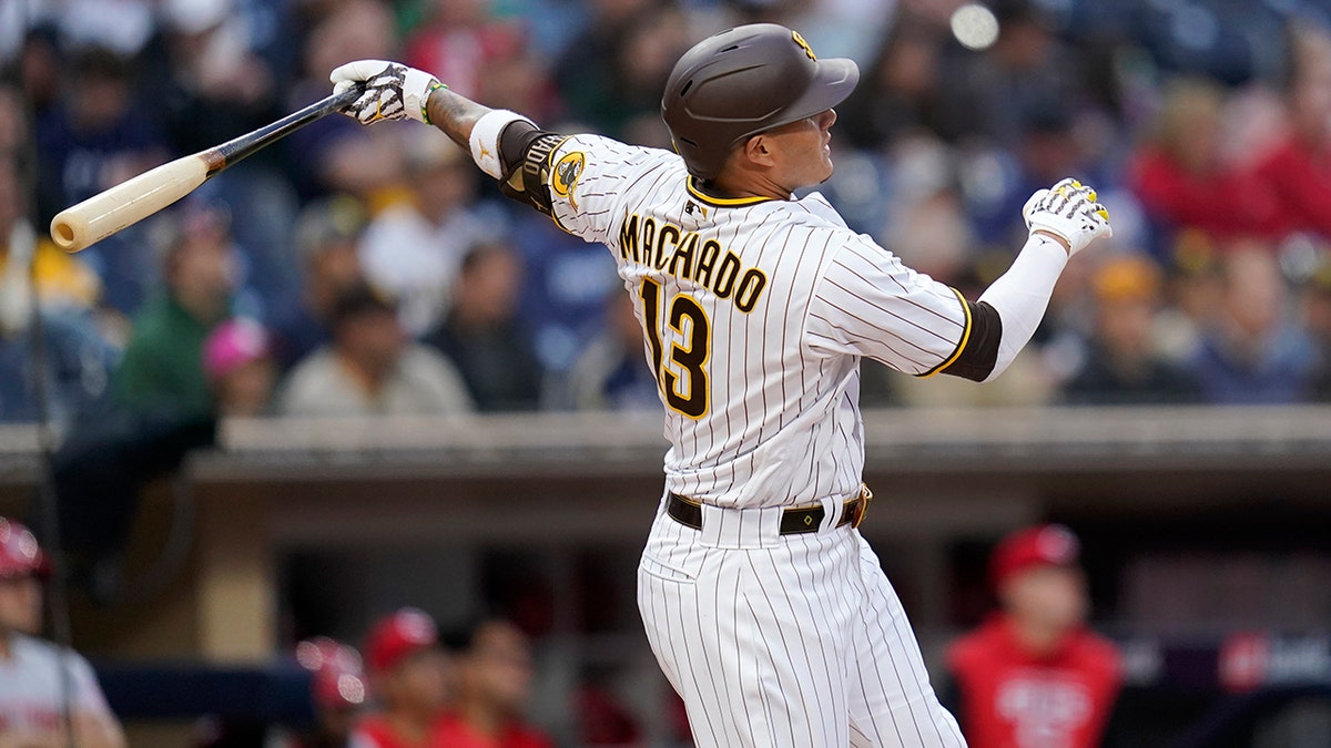 Padres' Manny Machado says he will opt out of contract; third