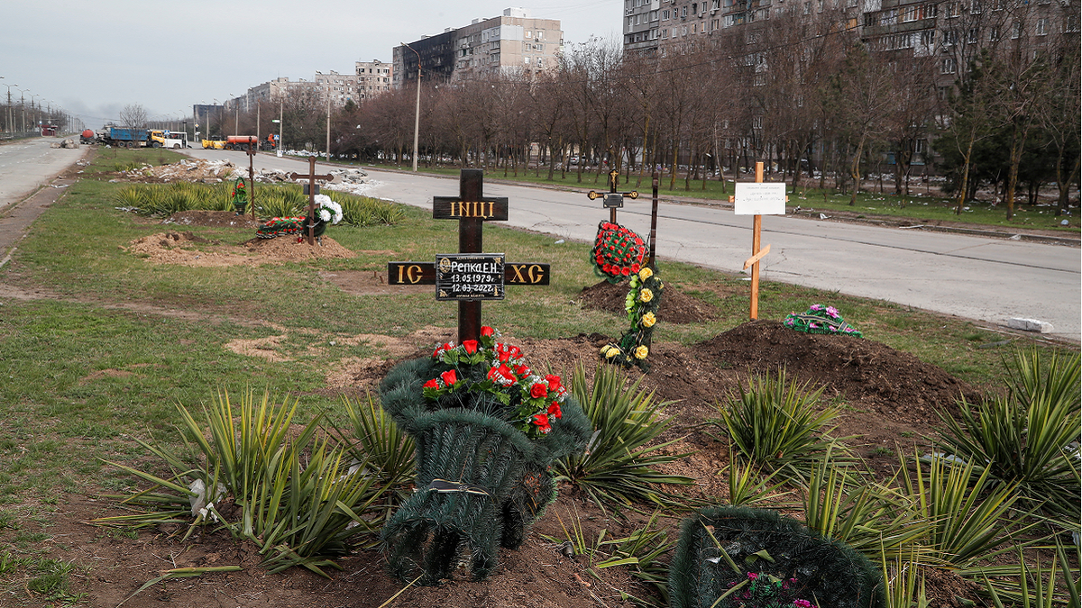 Graves Mariupol Ukraine