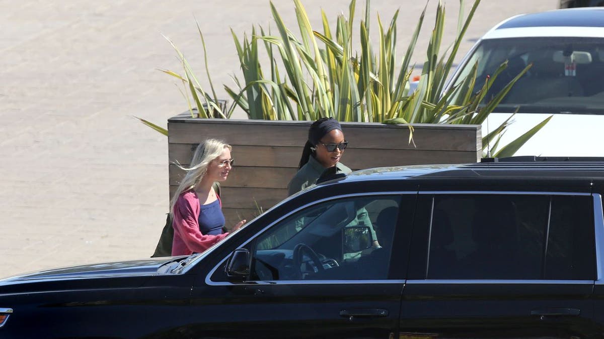 Melissa Cohen walks with Secret Service in Malibu