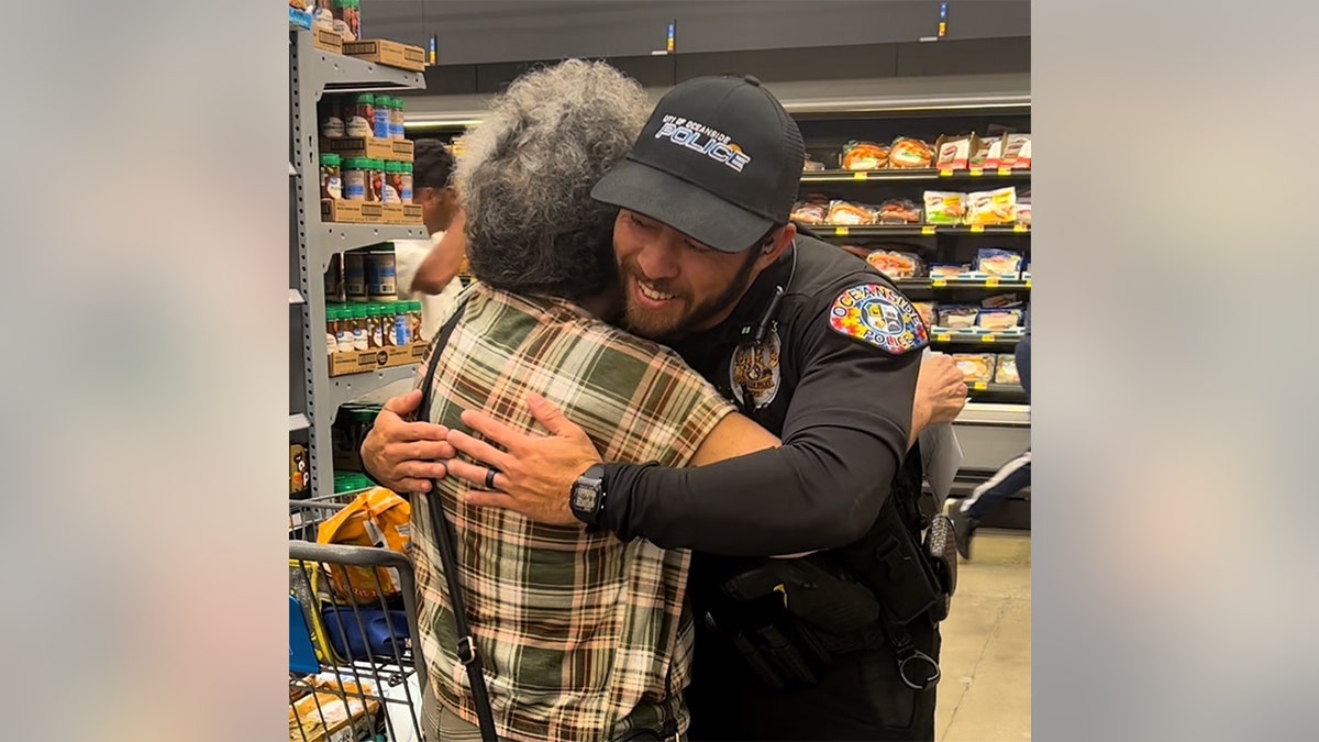 Oceanside Police officer gives grocery shoppers money