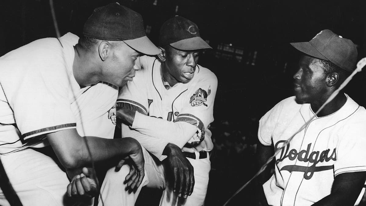 Great Photo of Jackie Robinson and Larry Doby!