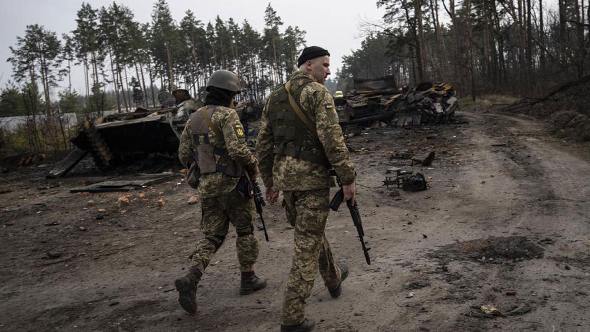 Ukraine soldiers Russian tanks